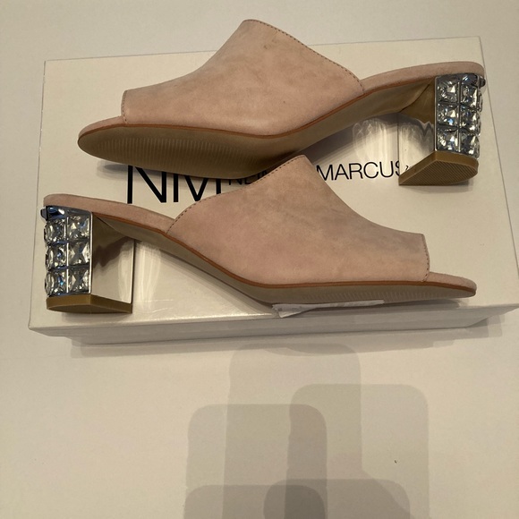 Neiman Marcus Slides - Picture 3 of 8